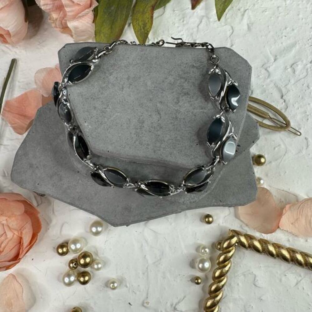 Vintage Silver Charcoal Gray Sweeping Leaf Silver Tone Choker Necklace